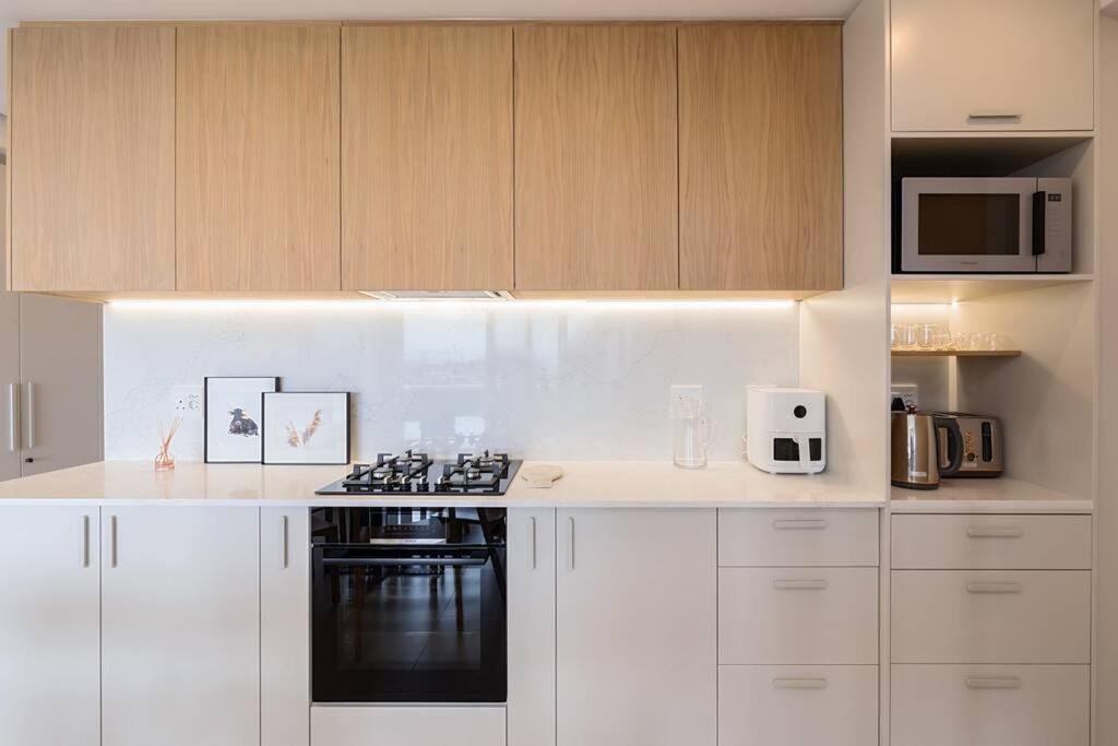 Luxe 3-bedroom Gem In Point Apartamento